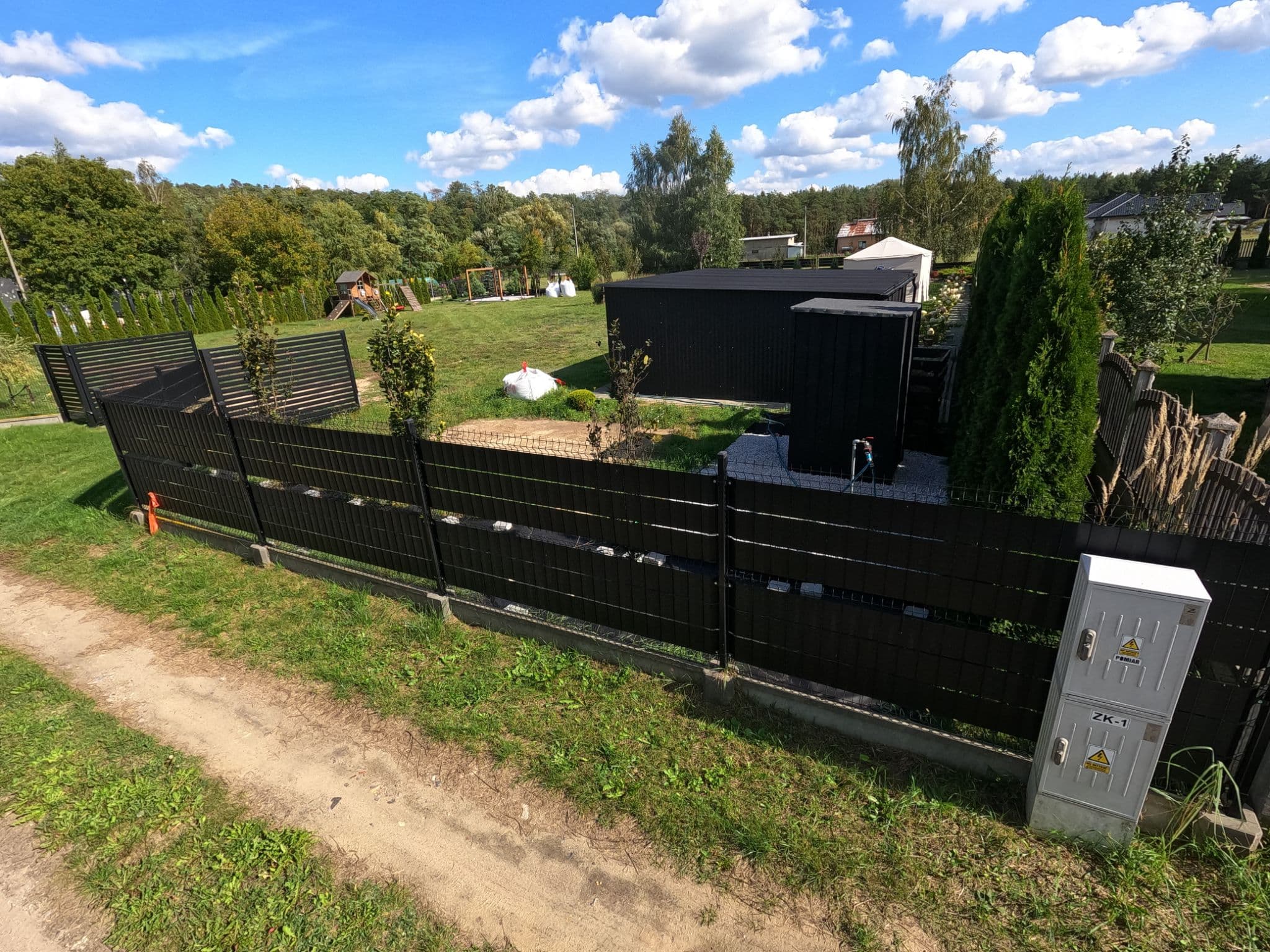 Wyjątkowa działka 2415 m² przy Wkrze, Gotowa do budowy, Garaż, Media.